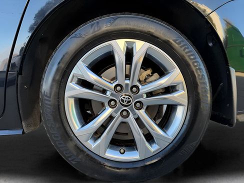 Used 2023 Toyota Sienna Platinum image 10