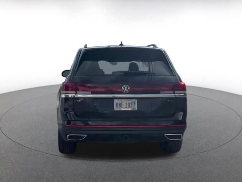 Used 2025 Volkswagen Atlas SE image 12