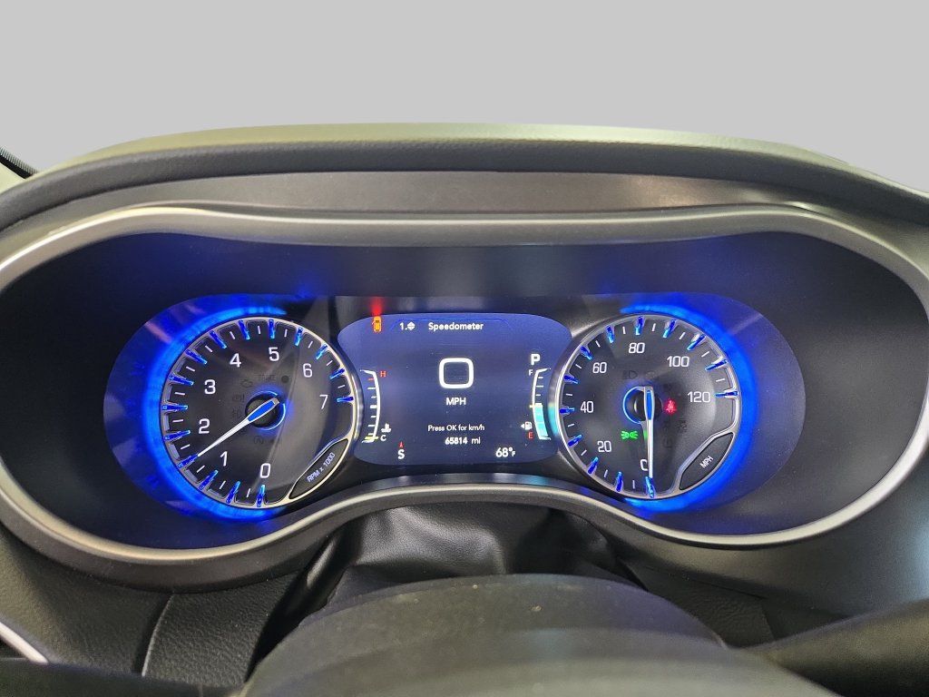 Used 2024 Chrysler Pacifica Touring-L FWD image 24
