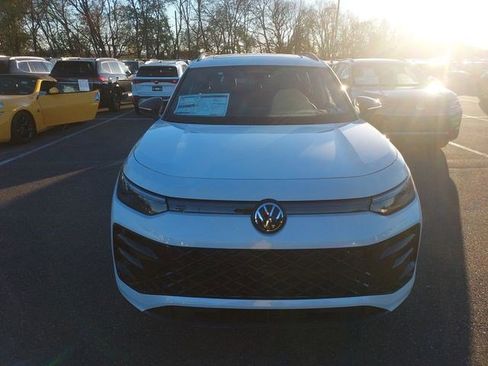 New 2026 Volkswagen Tiguan SE R-Line image 2