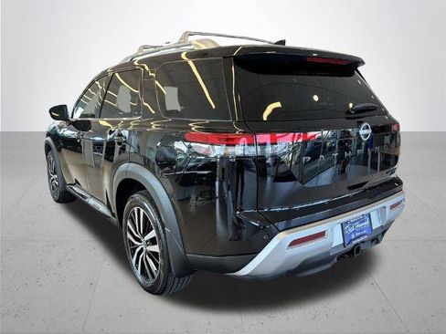 Certified 2025 Nissan Pathfinder Platinum w/ Black Appearance Package AWD/4WD image 11