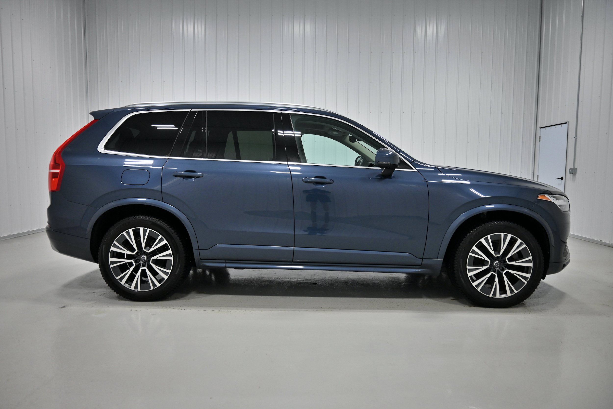 Used 2021 Volvo XC90 T6 Momentum w/ Protection Package Premier AWD/4WD image 40