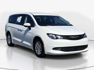 Used 2023 Chrysler Voyager LX video 2