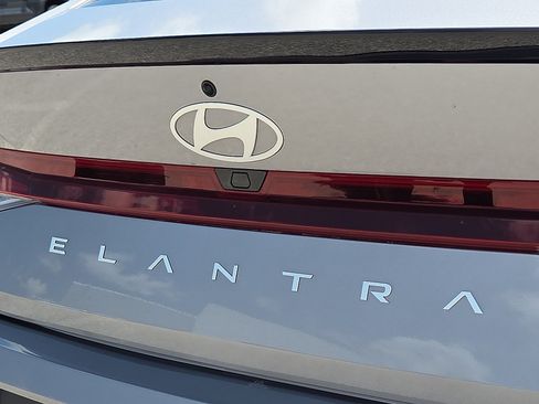 Used 2025 Hyundai Elantra Sport FWD image 8