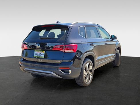 Used 2024 Volkswagen Taos SE w/ Panoramic Sunroof Package image 4