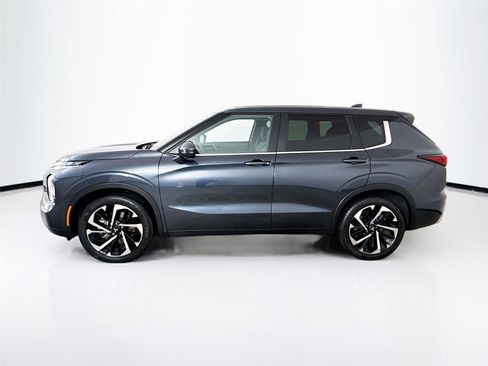 Used 2024 Mitsubishi Outlander SE image 11