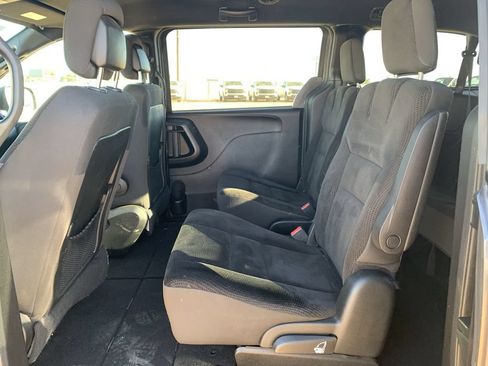 Used 2018 Dodge Grand Caravan SE FWD image 23