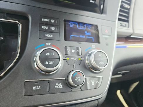 Used 2019 Toyota Sienna Limited Premium AWD/4WD image 31