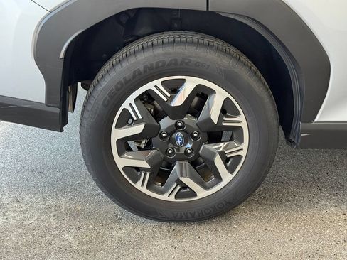 Used 2025 Subaru Forester Premium AWD/4WD image 26
