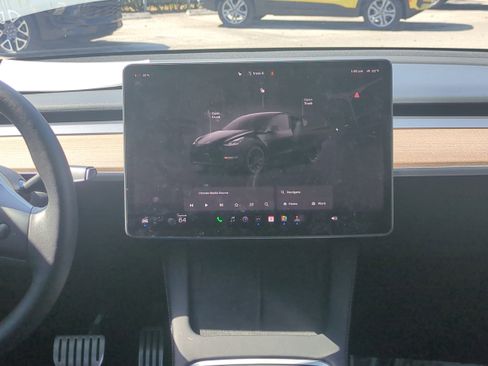 Used 2023 Tesla Model Y Performance image 19
