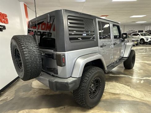 Used 2018 Jeep Wrangler Unlimited Sahara AWD/4WD image 7