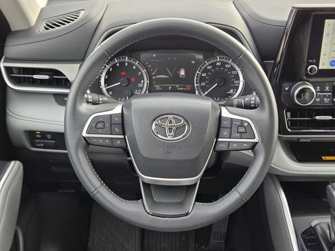 Used 2024 Toyota Highlander LE image 21