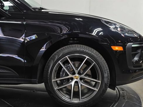 Certified 2026 Porsche Macan AWD/4WD image 11