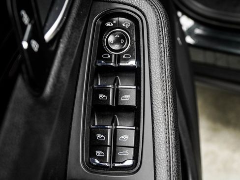 Used 2019 Porsche Macan image 35