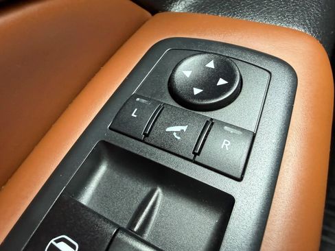 Used 2020 Jeep Grand Cherokee Overland AWD/4WD image 28