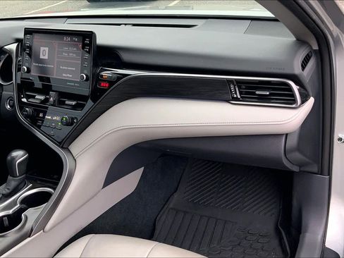 Used 2024 Toyota Camry XLE image 17