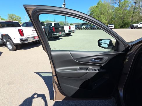 Used 2019 Chevrolet Equinox LT image 12