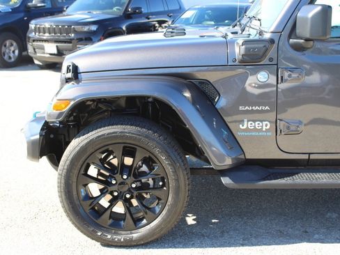 Used 2023 Jeep Wrangler Unlimited Sahara image 7
