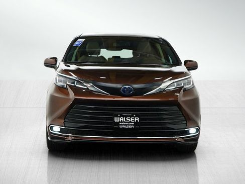 Used 2021 Toyota Sienna XLE w/ XLE Plus Package AWD/4WD image 8