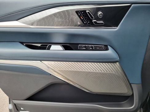 New 2025 Cadillac Escalade IQ Sport 2 w/ LPO, ONYX Package image 18