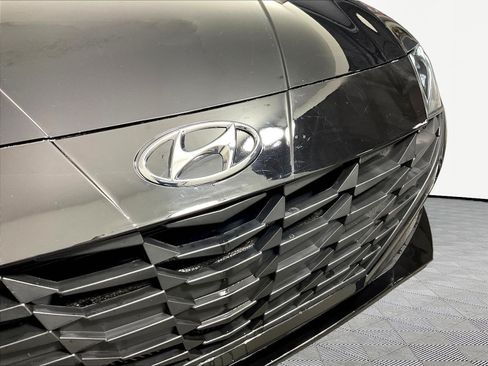 Used 2022 Hyundai Elantra SE FWD image 31
