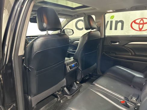 Used 2017 Toyota Highlander XLE image 19