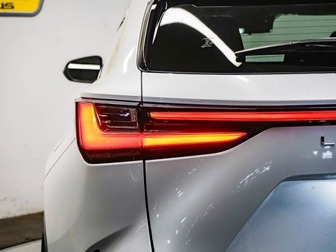 Used 2025 Lexus NX 350h AWD w/ Premium Package image 9