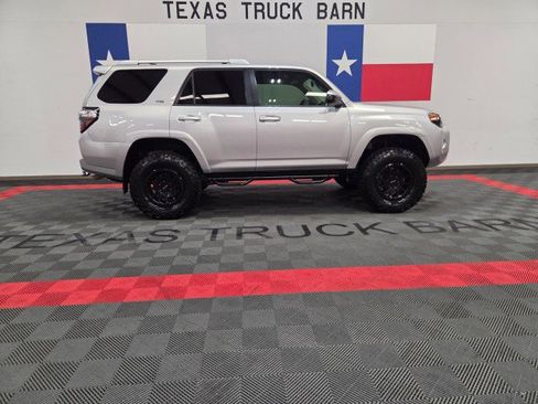 Used 2017 Toyota 4Runner SR5 image 14