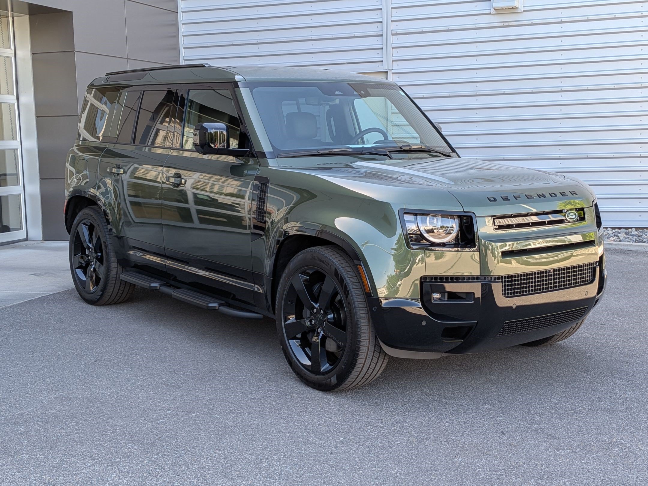 New 2026 Land Rover Defender 110 X-Dynamic SE AWD/4WD image 3