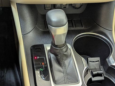 Used 2019 Toyota Highlander Limited image 17