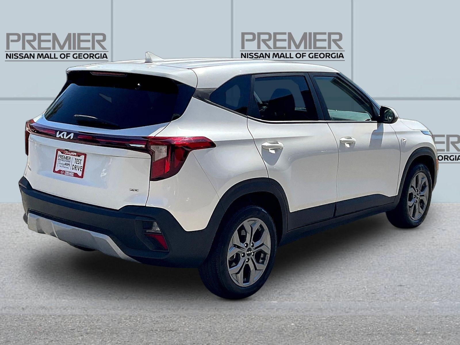 Used 2024 Kia Seltos LX AWD/4WD image 7