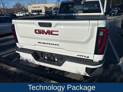 Used 2025 GMC Sierra 2500 AT4 w/ AT4 Premium Plus Package image 4