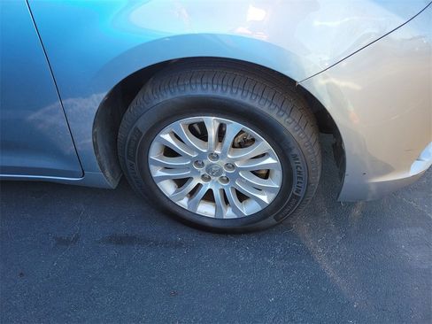 Used 2011 Toyota Sienna image 10