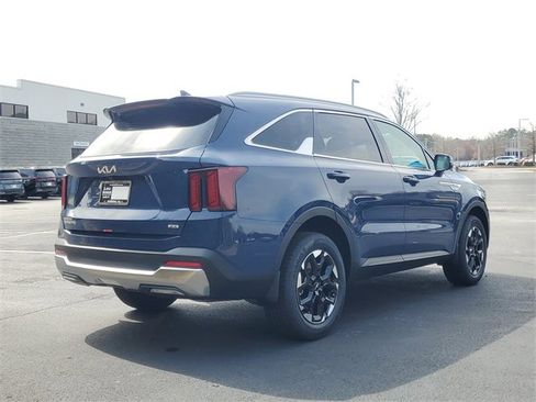New 2025 Kia Sorento S image 4