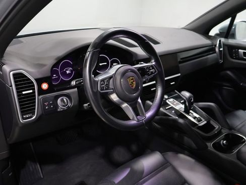 Used 2022 Porsche Cayenne AWD/4WD image 13