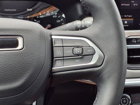 Used 2025 Jeep Compass Limited AWD/4WD image 21