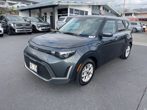 Used 2025 Kia Soul LX w/ LX Technology Package FWD image 2