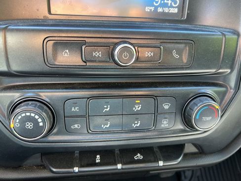 Used 2018 Chevrolet Silverado 1500 Custom w/ Custom Convenience Package AWD/4WD image 26