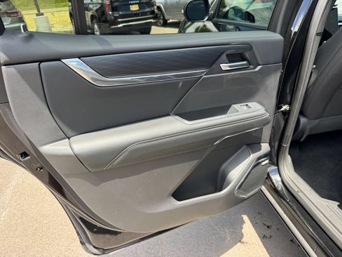 Used 2025 GMC Acadia Elevation AWD/4WD image 18
