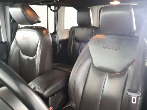 Used 2014 Jeep Wrangler Unlimited Sahara w/ Max Tow Package AWD/4WD image 26