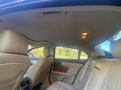 Used 2010 Jaguar XF Luxury image 26