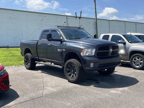 Used 2017 RAM 1500 Express AWD/4WD image 2