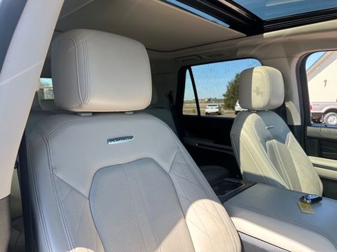 Used 2020 Ford Expedition Platinum image 32