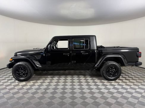 Used 2024 Jeep Gladiator Sport AWD/4WD image 11