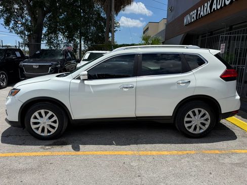 Used 2017 Nissan Rogue S w/ S Appearance Package FWD image 4