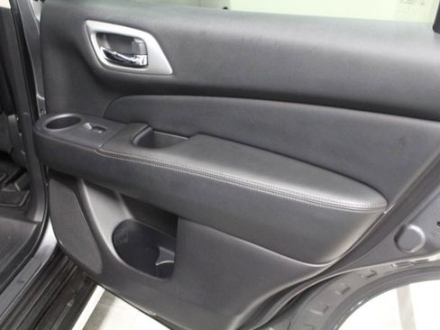 Used 2020 Nissan Pathfinder SL AWD/4WD image 29