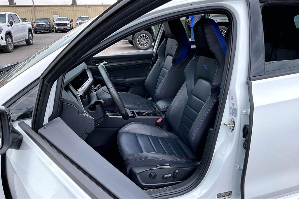 Used 2024 Volkswagen Golf R AWD/4WD image 6