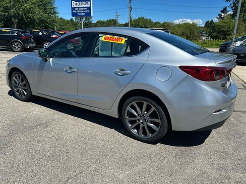 Used 2018 MAZDA MAZDA3 Touring FWD image 2