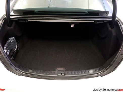 Used 2023 Mercedes-Benz E 350 4MATIC Sedan image 31