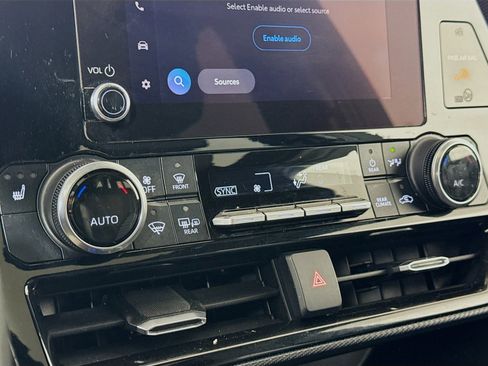 Used 2023 Toyota Highlander XSE image 19